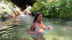 me masturbo observando a chica latina desconocida mientras se ba&ntilde_a en el lago y termina follandola muy duro hasta core&aacute_rsele HL Thumb