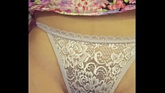 La hermanastra de la vecina est&aacute_ bien caliente y quiere que le grabe desnuda para despu&eacute_s tener sexo del bueno Thumb