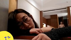 戴个眼镜装斯文,开档黑丝袜趴在台子上狠狠后插 Thumb