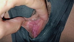 ฉีกกางเกงให้เห็นหีแล้วแหกหีเย็ดจนน้ำแตก Thumb