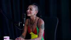 Come&ccedil_ou vendendo packs, desde cedo gostava de exibir o corpo, se identifica como Pansexual e quando teve que dominar... - Caroleta Roots &amp_ Bruna Carlos (SHEER/RED) Thumb