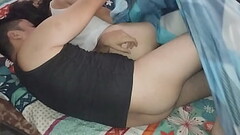 Estaba acostado y descubr&iacute_ que en mi cama estaba mi hermanastra tambi&eacute_n,no pude evitar follarla antes de irme al trabajo Thumb