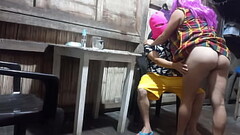 VIDEO RECIENTE CON MADRASTRA DE COMPA&Ntilde_IA!! ELLA SE LE INSINUA AL HIJASTRO, EL HIJASTRO SE EXCITA Y HACE ALGO SORPRENDENTE. PORNO REAL CASERO Thumb