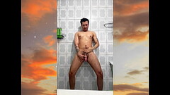 Chacal tatuado ba&ntilde_&aacute_ndose termina sac&aacute_ndose la leche! Thumb