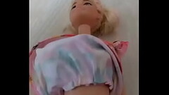 Je baise bien fort une Barbie. Thumb