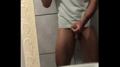 Batendo punheta no banheiro e gozando gostoso Thumb
