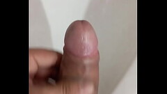 Me acaricio el pene en el lavabo Thumb