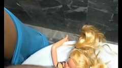 Orinando y Eyaculando sobre mi mu&ntilde_eca barbie Thumb