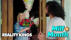 Curvy Jenna Starr Is All Alone On Mother'_s Day Until James Rings Her Bell Ready To Satisfy Her Needs - REALITY KINGS Thumb