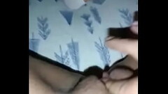 Chica se masturba con un amigo Thumb