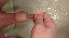 包茎の皮を伸ばして射精する Thumb
