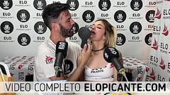 MILE GOMEZ DISFRUTA DE QUE LE PEGUEN CON LA PALETA EN LA CARA Thumb
