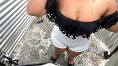 Katrina grabandose en vestidor al aire libre Thumb