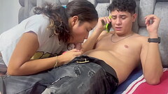 Me aprovecho que mis padrastros no est&aacute_n para follarme a mi peque&ntilde_a hermanastra en el patio de la casa.  H.L. Thumb