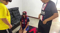 Mi Amigo Me Paga una Apuesta con su Hermosa Novia y Ella es Enga&ntilde_ada con los Ojos Vendados NTR Thumb
