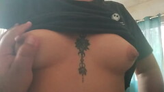 Quien viene a jugar mis tetas Thumb